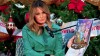 Tổng thống Donald Trump và phu nhân thắp sáng cây thông Giáng Sinh mừng Chúa ra đời