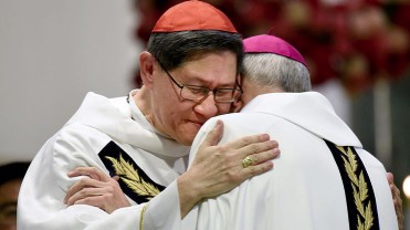 Đức Hồng Y Tagle được đưa về Vatican để trở thành Giáo Hoàng