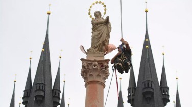 Biến cố lịch sử tại Praha, Tiệp – Sau hơn 100 năm tượng Đức Mẹ khải hoàn trở về trung tâm thủ đô