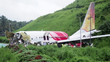Tình cảnh thương tâm trong tai nạn máy bay tại Ấn Độ. Thần chết lảng vảng trên đường phố Brazil