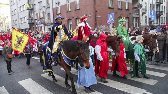 Những hình ảnh ngoạn mục và hy vọng của cuộc diễn hành Ba Vua tại Ba Lan diễn ra giữa đại dịch