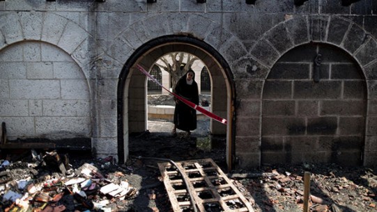 Nhà thờ ở Giêrusalem bị tấn công lần thứ 4 trong 1 tháng. Âu lo phiên xử Chauvin sẽ gây bạo loạn